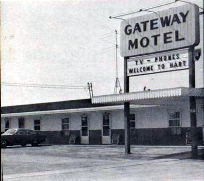 Gateway Motel - 1980 High School Yearbook Ad (newer photo)